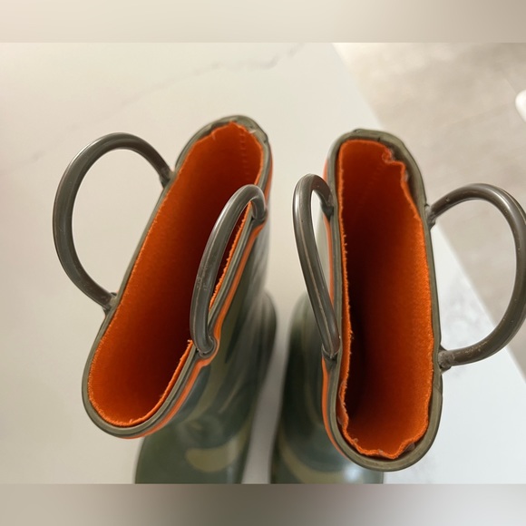 little boys size 8 rain boots.  Carters brand camo boots. - Picture 12 of 12